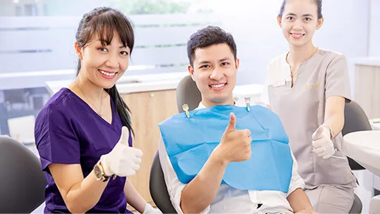 Máy móc, trang thiết bị hiện đại: được nhập khẩu từ Châu Âu với thiết kế sang trọng, giúp quá trình điều trị được nhanh gọn & thoải mái hơn.