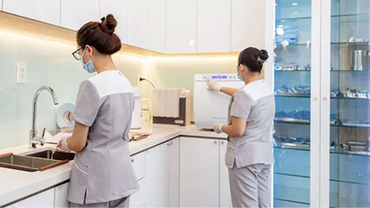 Chi phí hợp lý: Nha khoa hiDental mang đến cho quý khách hàng các dịch vụ nha khoa với mức giá đa dạng và phương thức thanh toán linh hoạt (có thể thanh toán theo từng giai đoạn điều trị hoặc tham gia chương trình