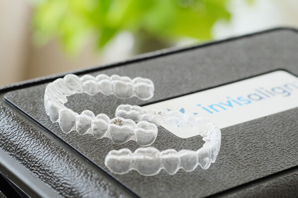 Niềng răng trong suốt INVISALIGN